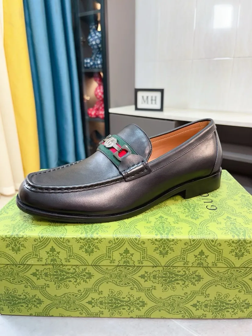 Men's shoes 💰500🌹🌹Niuli [GUCCI Gucci] A new style of formal men's leather shoes is coming~ The original quality upper is made of patent leather imported from Italy, the leather is soft and delicate, comfortable and soft first-layer cowhide lining, rubber wear-resistant outsole, the shoe shape is dignified and domineering, and the luxury charm cannot be concealed! The natural and free nouveau riche leads the trend. Code number: 38-44